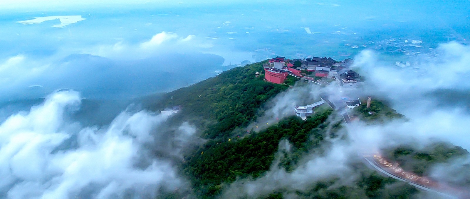 《茅山全景》王义华.jpg