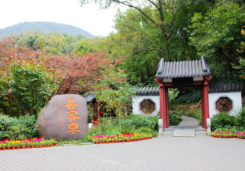 喜客泉の石彫り